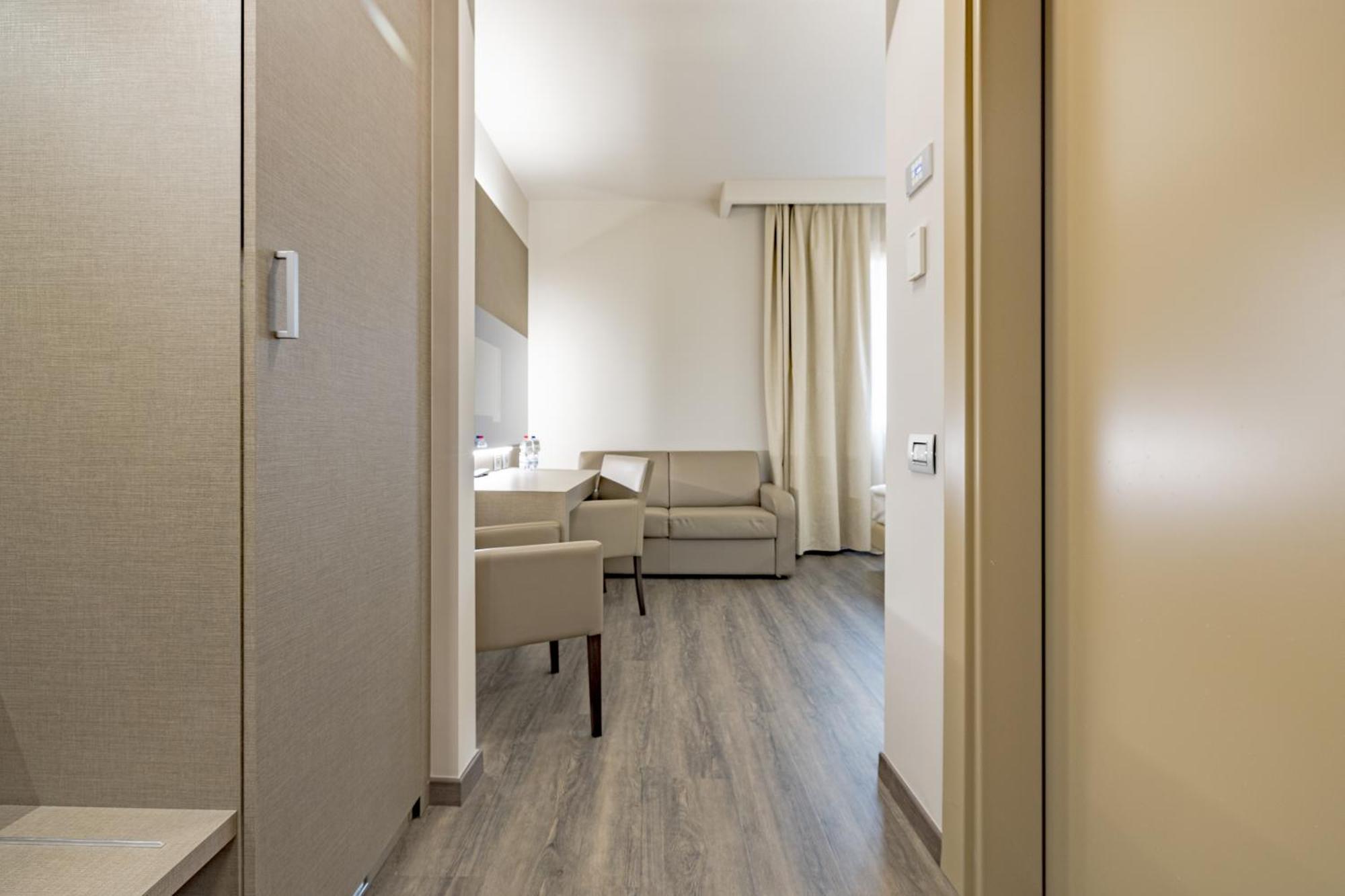 Just Hotel Saronno Luaran gambar
