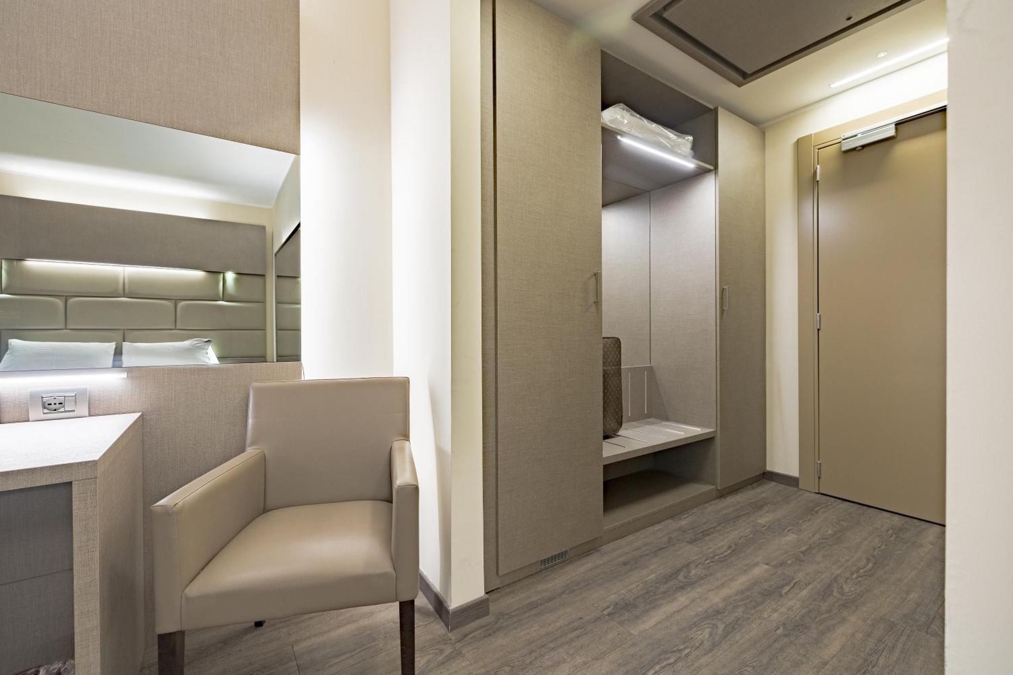 Just Hotel Saronno Luaran gambar