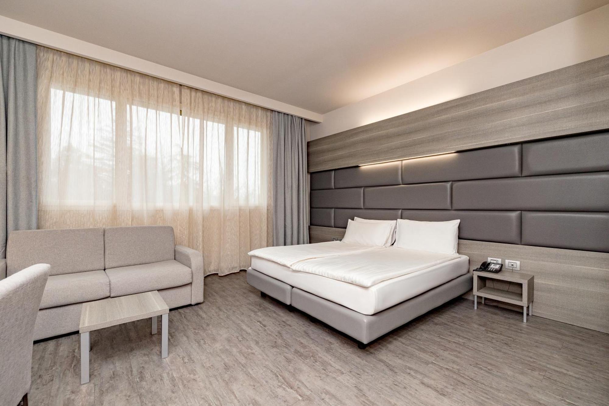 Just Hotel Saronno Luaran gambar